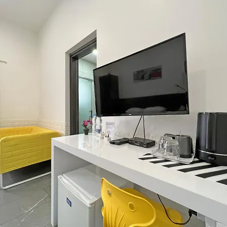 Apollo By Albert's 3*