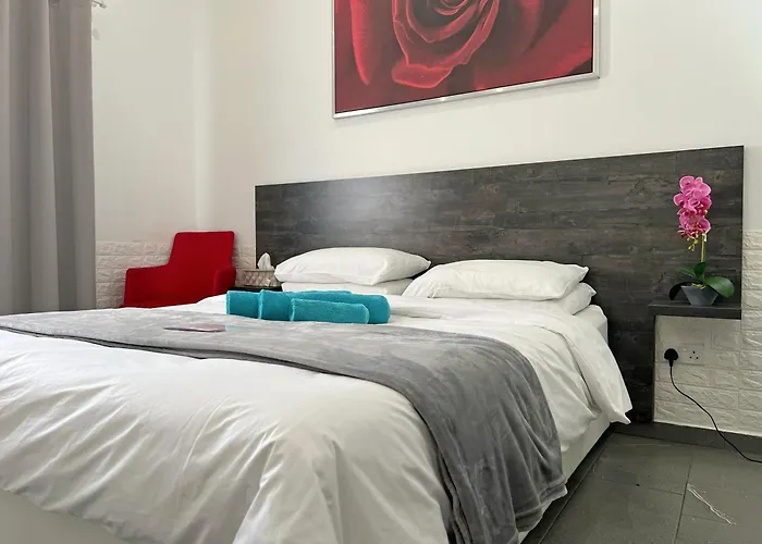 Apollo By Albert's 3*