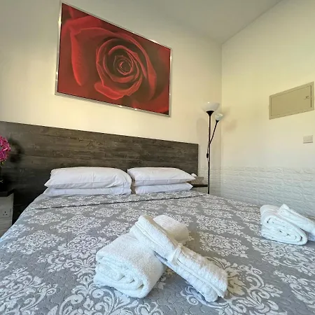 Apollo By Albert's 3*