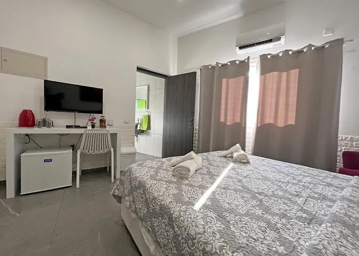 Apollo By Albert's 3*